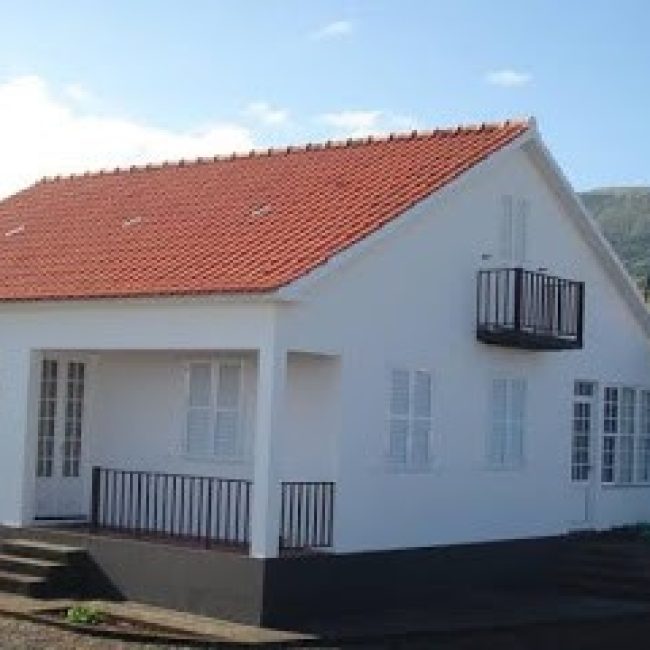 PICO HOLIDAY RENTALS – CASA DO MAR