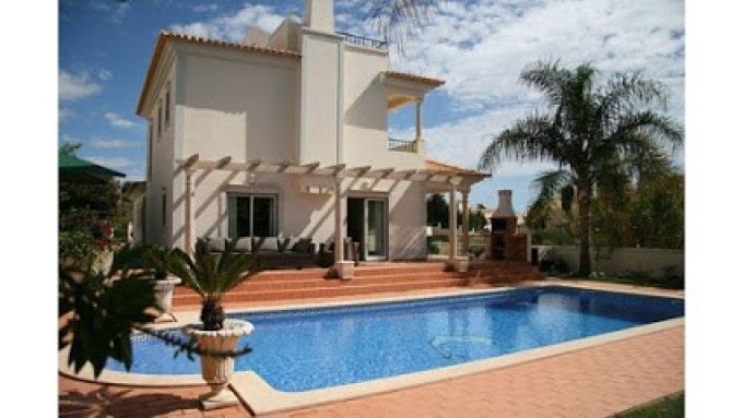 LUXURIOUS VILLA IN ALBUFEIRA WITH SWIMMING POOL