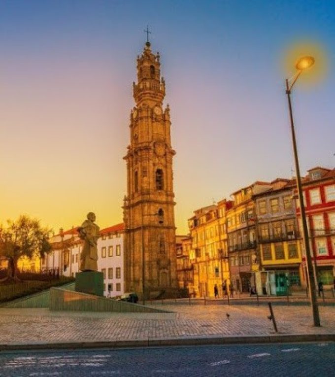 1·2·TOURS | FREE TOUR OPORTO | TOUR GUIMARAES | + TOURS