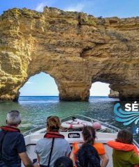 BARCOS SÉTIMA ONDA – GRUTAS / CAVES TOUR – BLACK BOATS | ARMAÇÃO DE PERA -> BENAGIL