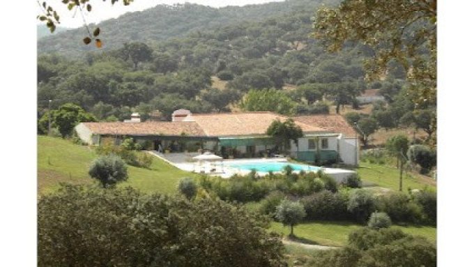 PANORAMIC FARMHOUSE IN MONTEMOR-O-NOVO WITH POOL