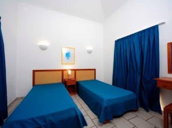 APARTOURA