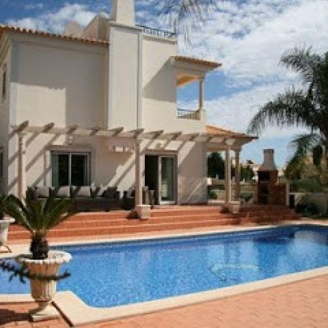 LUXURIOUS VILLA IN ALBUFEIRA WITH SWIMMING POOL