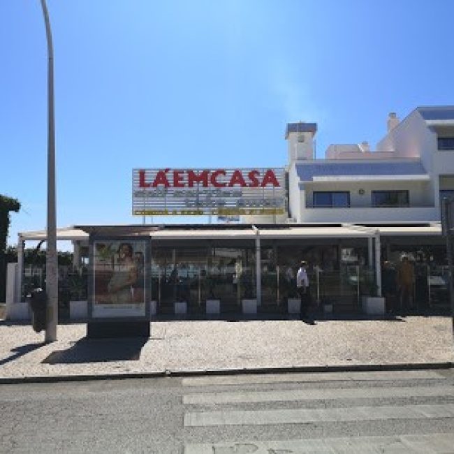 LA EM CASA