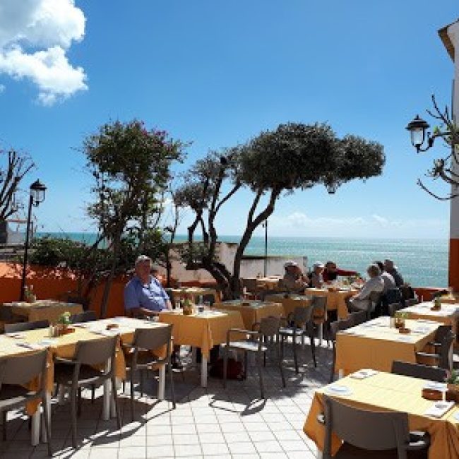 RESTAURANT TRES COROAS